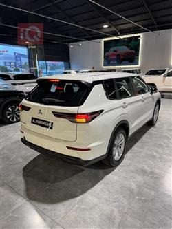 ميتسوبيشي اوتلاندر